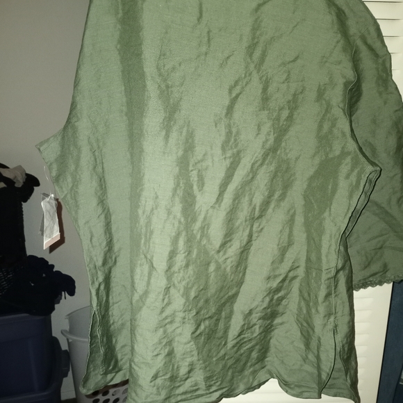 Top - Picture 2 of 2